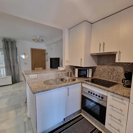 Apartment Centrally Located Penthouse With A Pool And Close To Everything A103